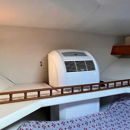 Cozy Private Two Rooms Yacht In Barcelona With Free Parking Sant Adria de Besos Eksteriør bilde