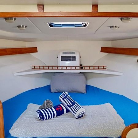 Cozy Private Two Rooms Yacht In Barcelona With Free Parking Sant Adria de Besos Eksteriør bilde