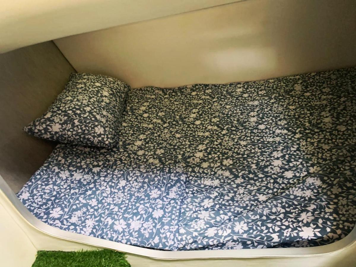 Cozy Private Two Rooms Yacht In Barcelona With Free Parking Sant Adria de Besos Eksteriør bilde