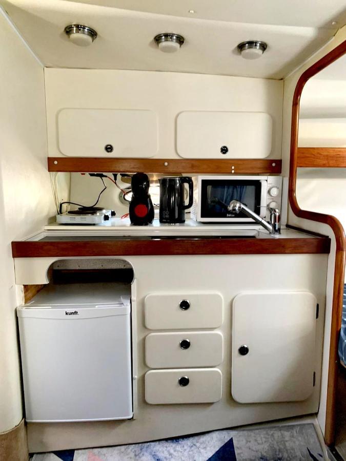 Cozy Private Two Rooms Yacht In Barcelona With Free Parking Sant Adria de Besos Eksteriør bilde