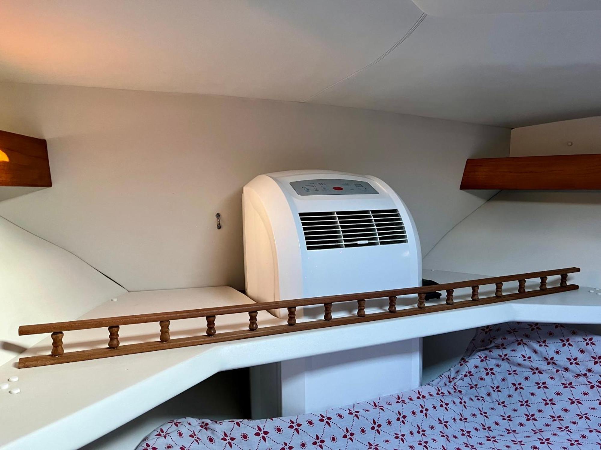 Cozy Private Two Rooms Yacht In Barcelona With Free Parking Sant Adria de Besos Eksteriør bilde